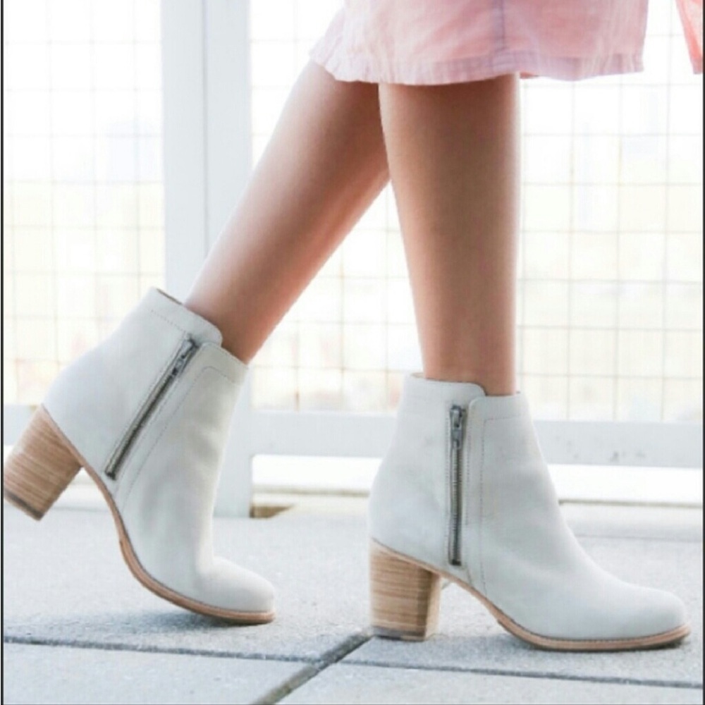 Frye Addie double zip ivory nubuck bootie size 7.5 - Picture 14 of 14